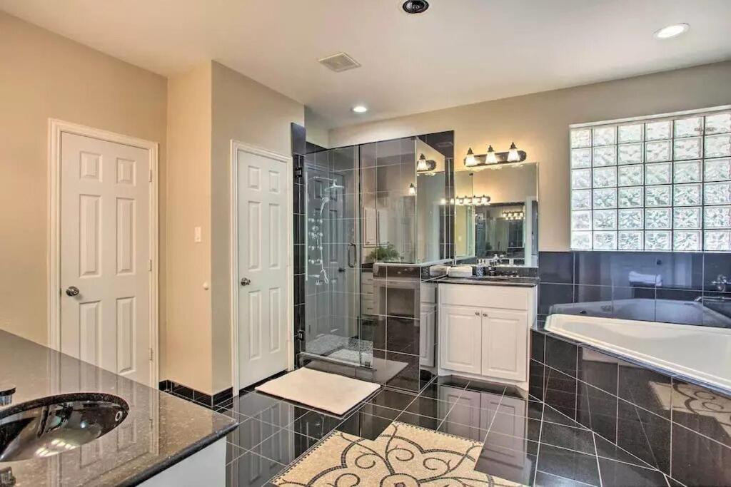 Heated Pool, Pool Table, Hot Tub, Home Theatre, Guest House, Basketball Court, Sleeps-20 Allen Exterior photo