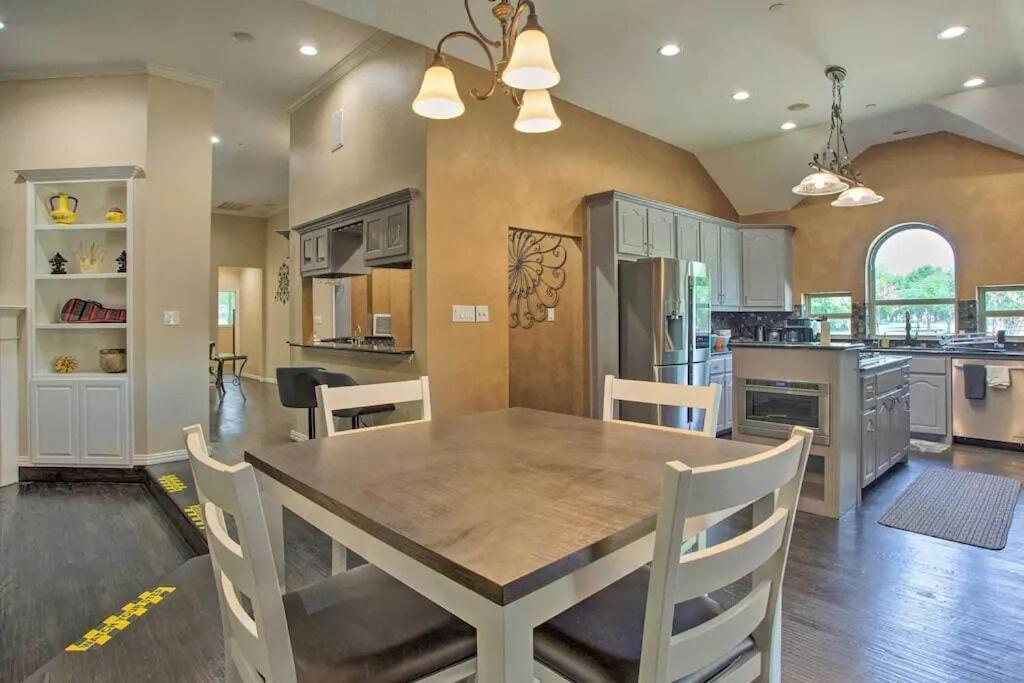 Heated Pool, Pool Table, Hot Tub, Home Theatre, Guest House, Basketball Court, Sleeps-20 Allen Exterior photo