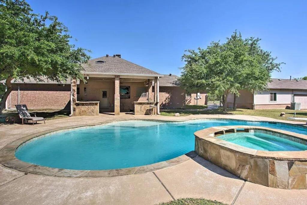 Heated Pool, Pool Table, Hot Tub, Home Theatre, Guest House, Basketball Court, Sleeps-20 Allen Exterior photo