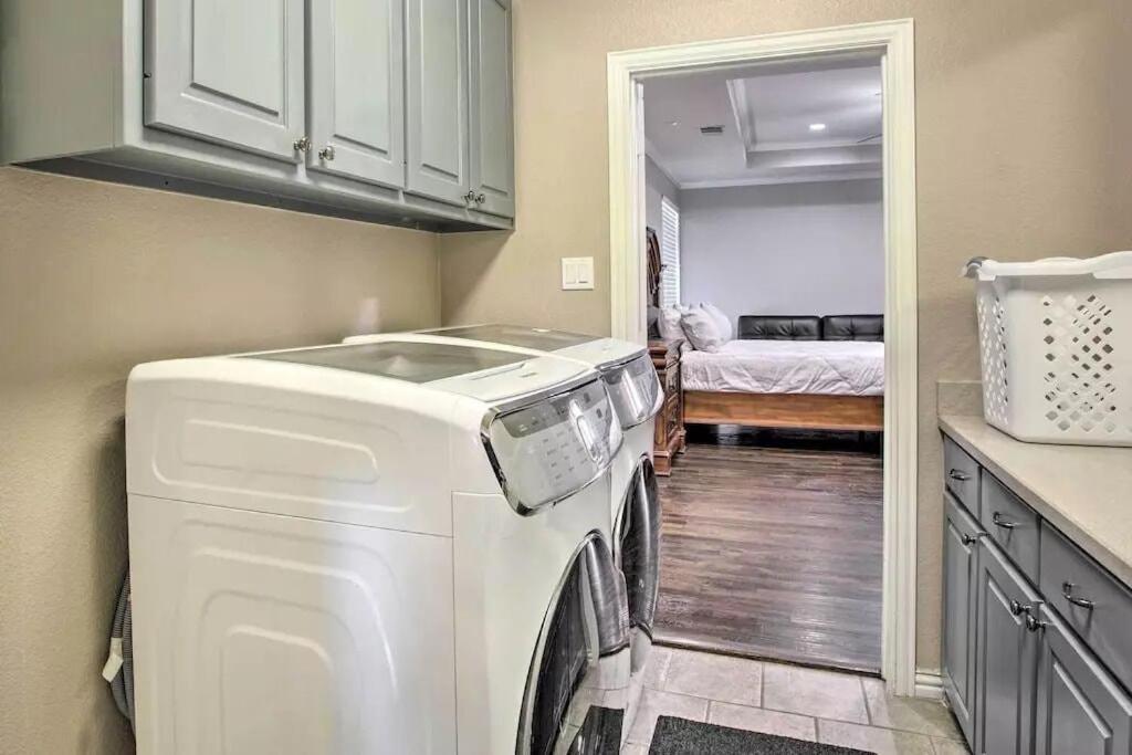 Heated Pool, Pool Table, Hot Tub, Home Theatre, Guest House, Basketball Court, Sleeps-20 Allen Exterior photo