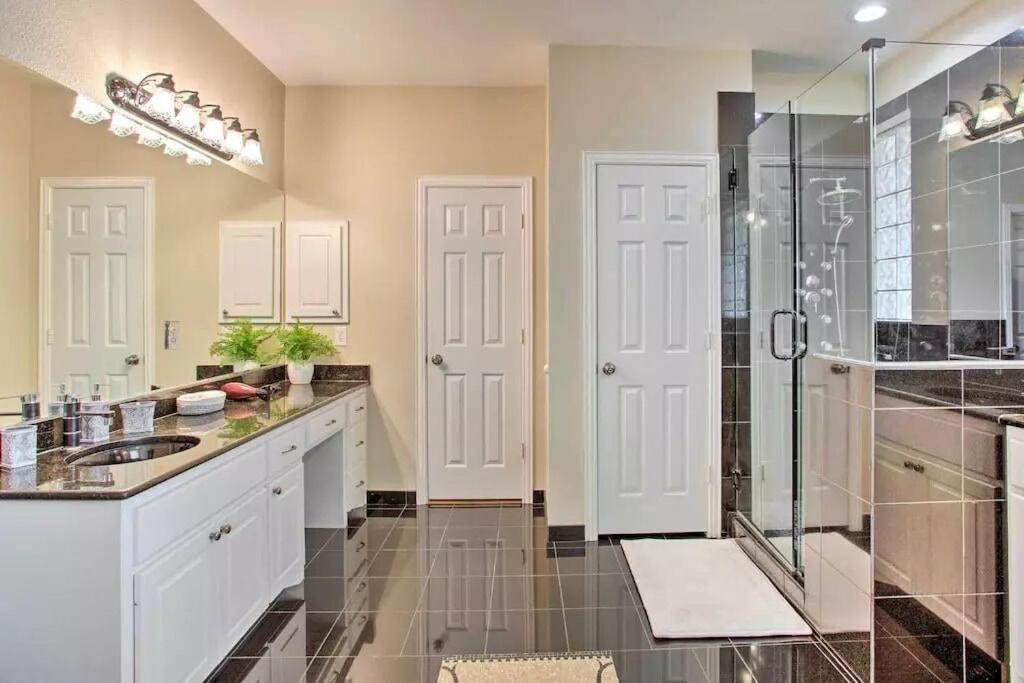 Heated Pool, Pool Table, Hot Tub, Home Theatre, Guest House, Basketball Court, Sleeps-20 Allen Exterior photo
