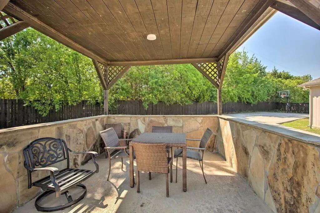 Heated Pool, Pool Table, Hot Tub, Home Theatre, Guest House, Basketball Court, Sleeps-20 Allen Exterior photo