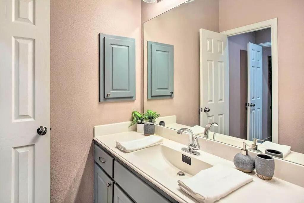 Heated Pool, Pool Table, Hot Tub, Home Theatre, Guest House, Basketball Court, Sleeps-20 Allen Exterior photo