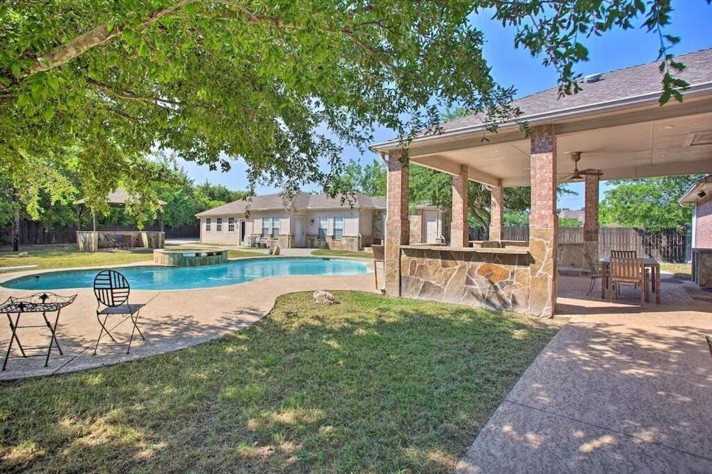 Heated Pool, Pool Table, Hot Tub, Home Theatre, Guest House, Basketball Court, Sleeps-20 Allen Exterior photo