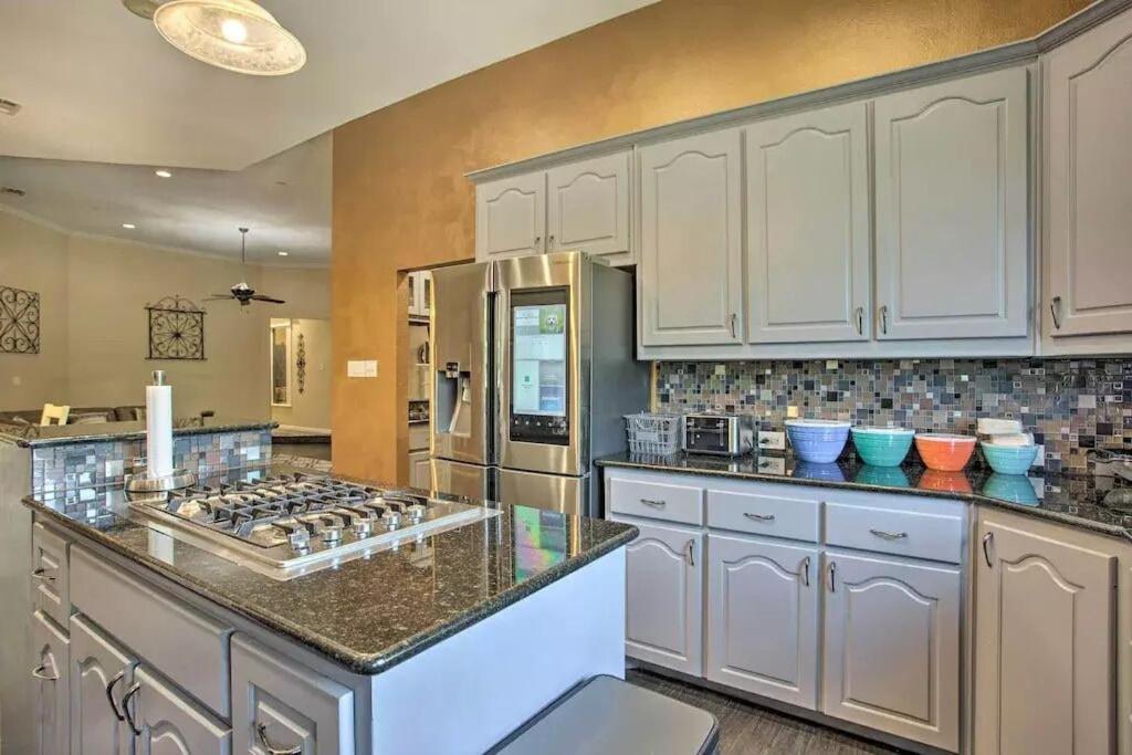 Heated Pool, Pool Table, Hot Tub, Home Theatre, Guest House, Basketball Court, Sleeps-20 Allen Exterior photo