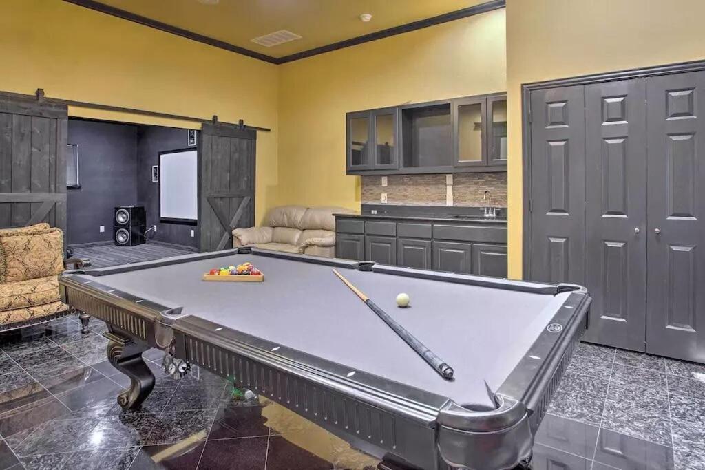 Heated Pool, Pool Table, Hot Tub, Home Theatre, Guest House, Basketball Court, Sleeps-20 Allen Exterior photo