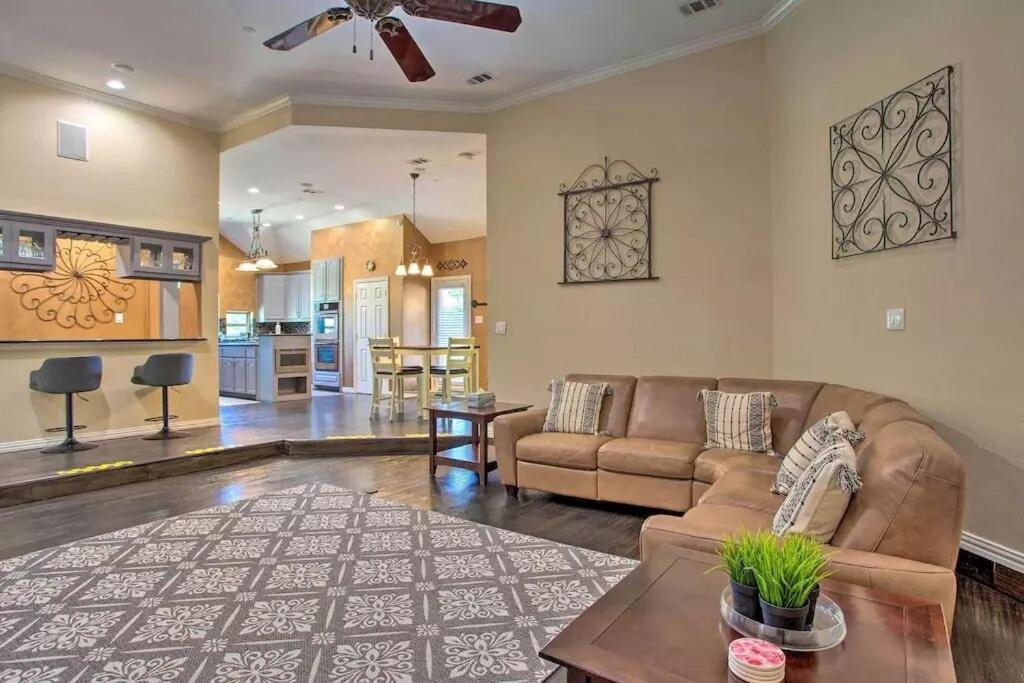 Heated Pool, Pool Table, Hot Tub, Home Theatre, Guest House, Basketball Court, Sleeps-20 Allen Exterior photo