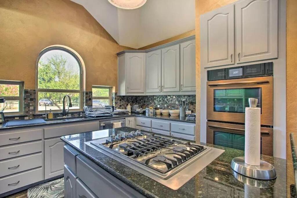 Heated Pool, Pool Table, Hot Tub, Home Theatre, Guest House, Basketball Court, Sleeps-20 Allen Exterior photo