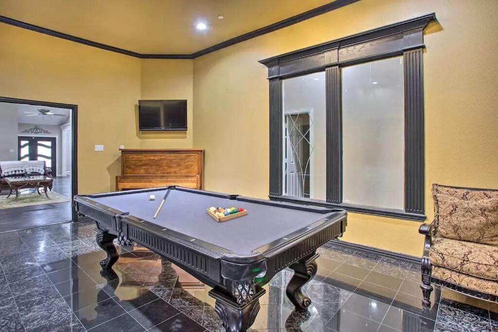 Heated Pool, Pool Table, Hot Tub, Home Theatre, Guest House, Basketball Court, Sleeps-20 Allen Exterior photo
