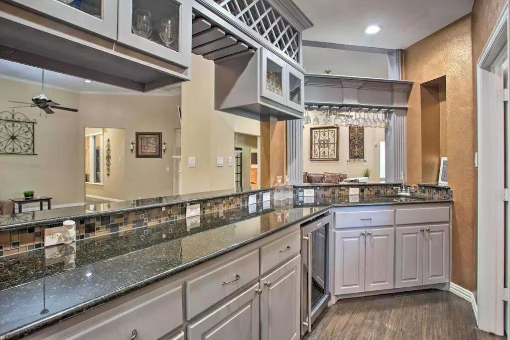 Heated Pool, Pool Table, Hot Tub, Home Theatre, Guest House, Basketball Court, Sleeps-20 Allen Exterior photo